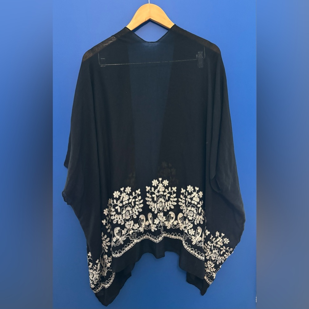{SHEIN} black and cream embroidered kimono one size - Picture 3 of 4